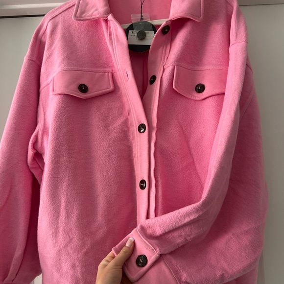 Shacket - Picture 4 of 4